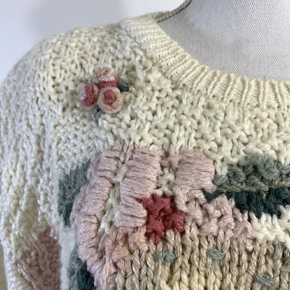 Classic Elements Vintage Chunky Hand Knit Sweater White Pink Flower Appliqué L - Picture 6 of 12